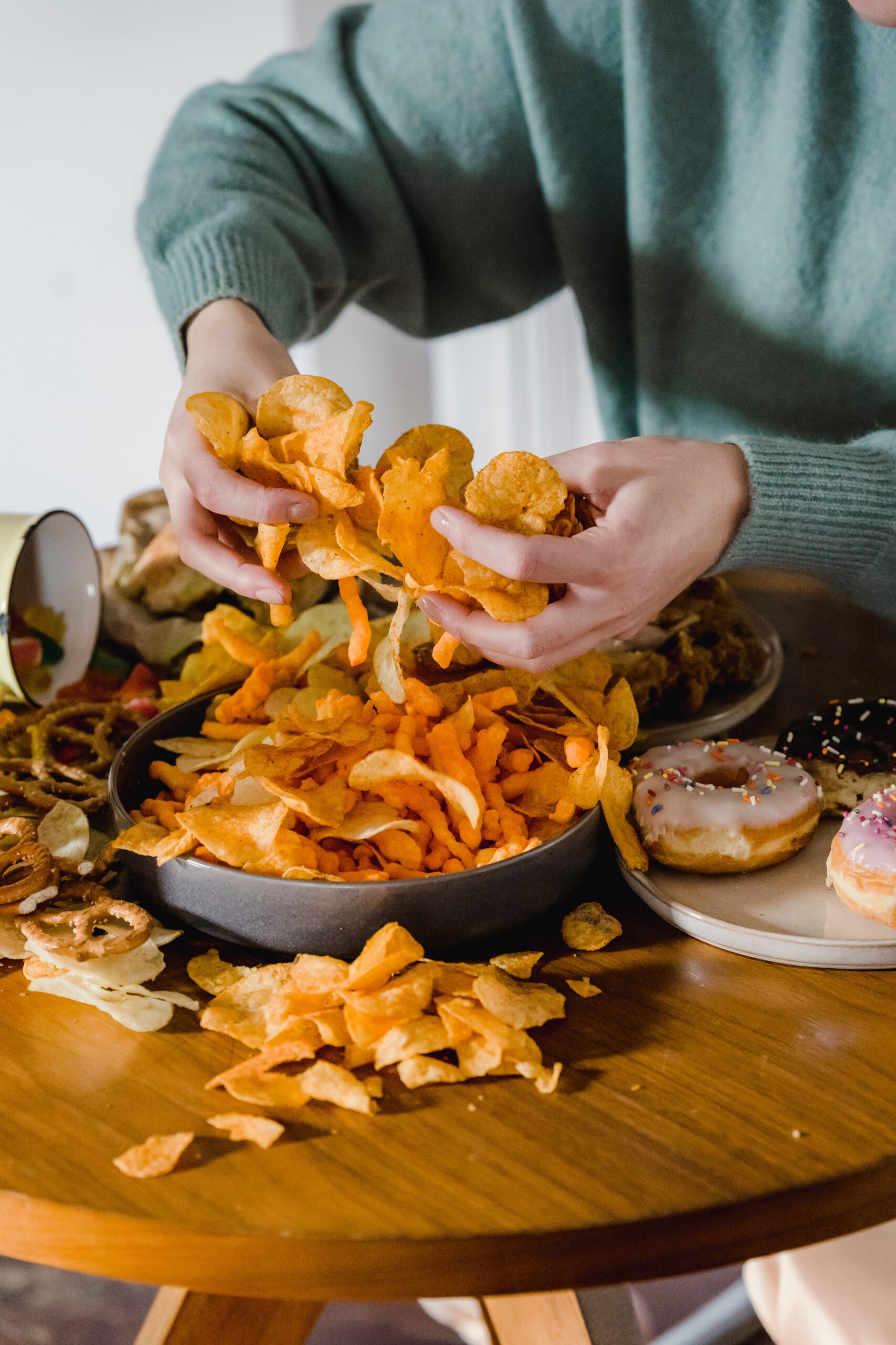 binge eating chips and donuts - what is binge eating